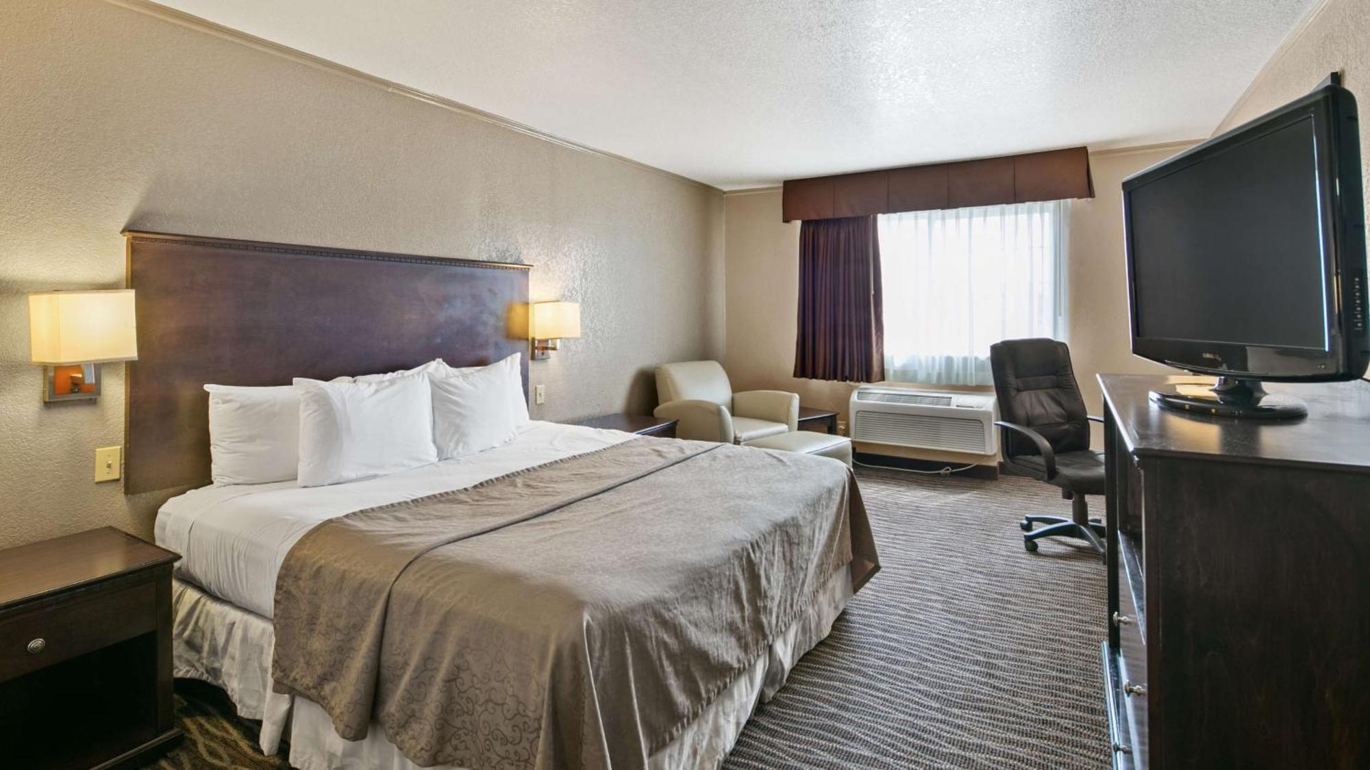 Staying Near San Marcos River: 4 Business Hotels Compared