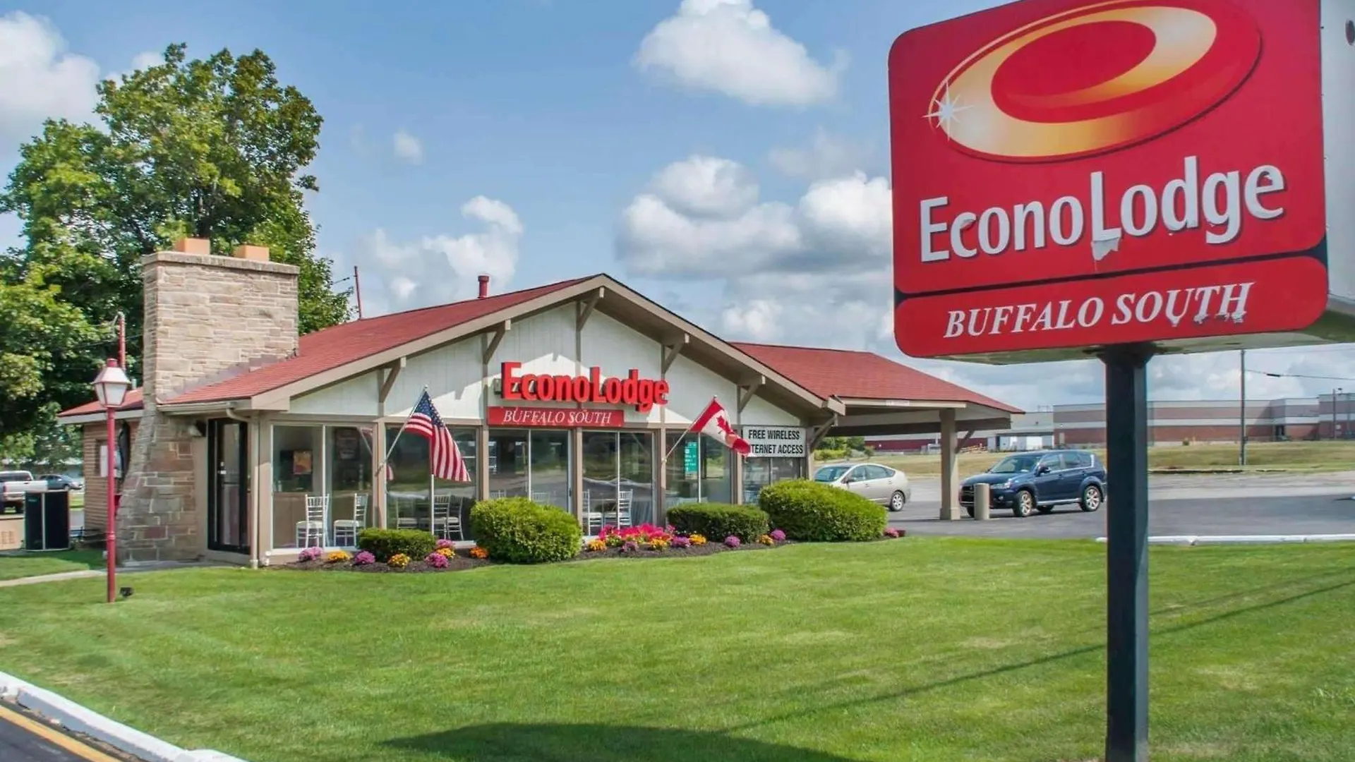 Staying In Buffalo Niagara: 4 Couple Hotels Compared